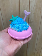 Load image into Gallery viewer, Mermaid Bubble Bath Bomb.
